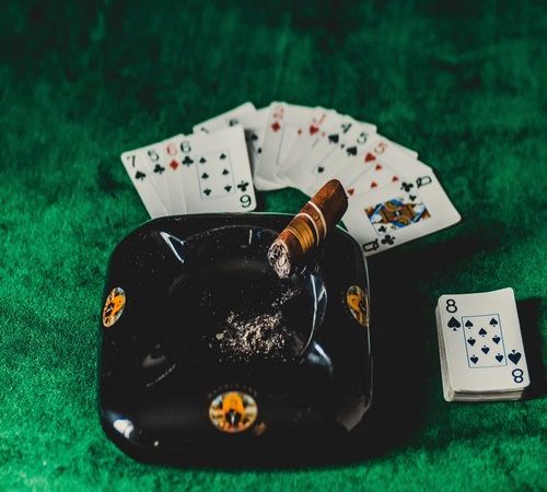 بلوف در پوکر