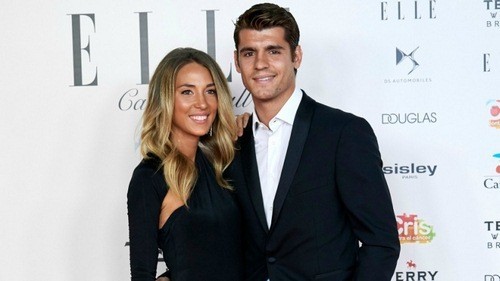 عکس های زن موراتا را در کجا مشاهده کنیم؟